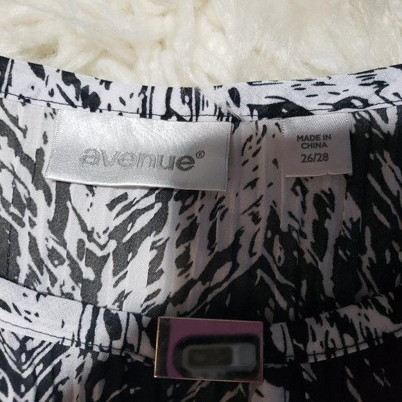 Avenue long asymmetrical hem top blouse Plus 26 - Picture 6 of 11